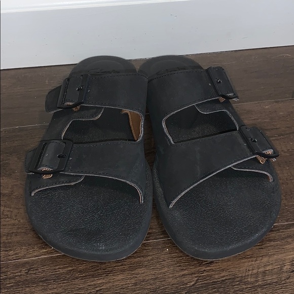 clarks soft cushion flip flops